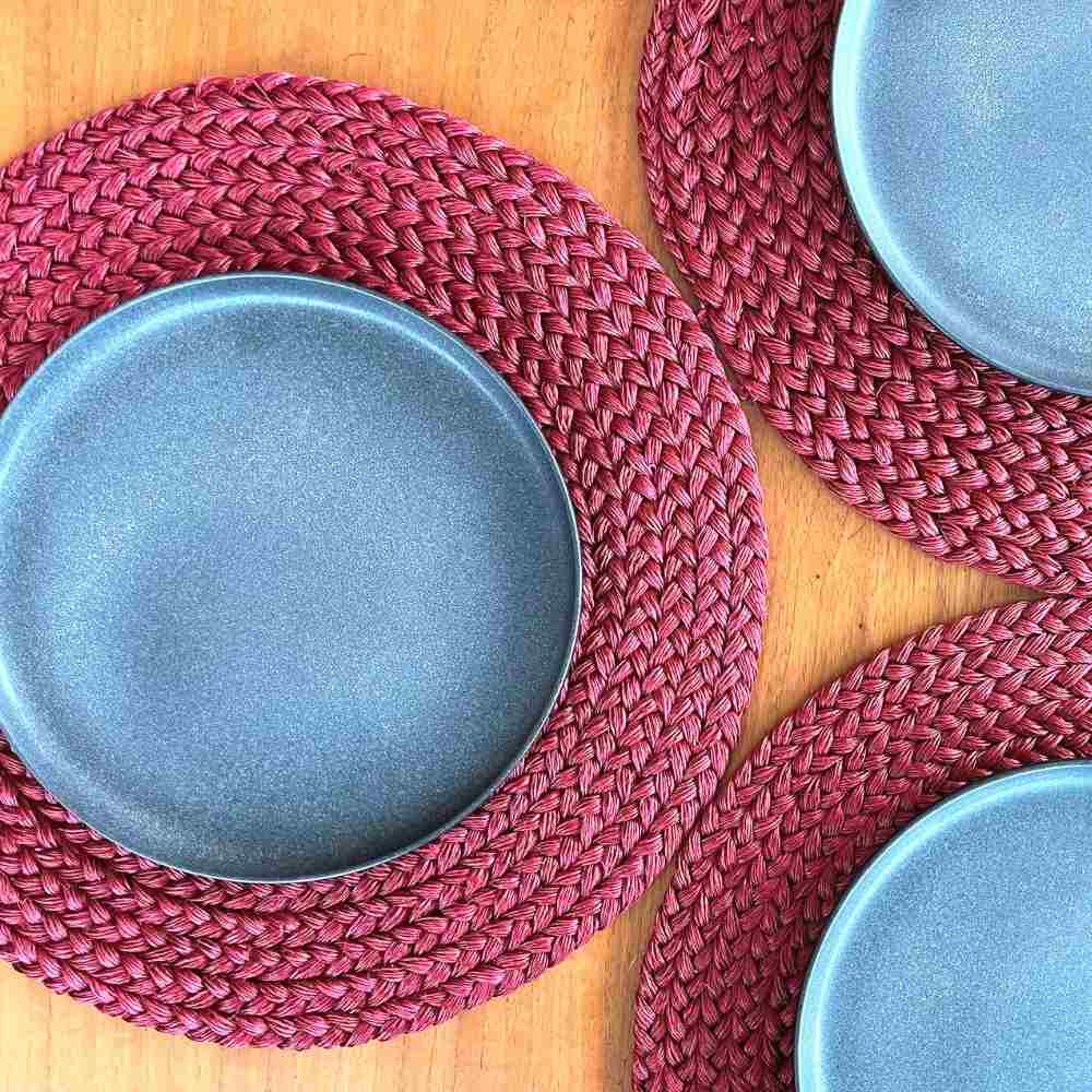 round placemats red